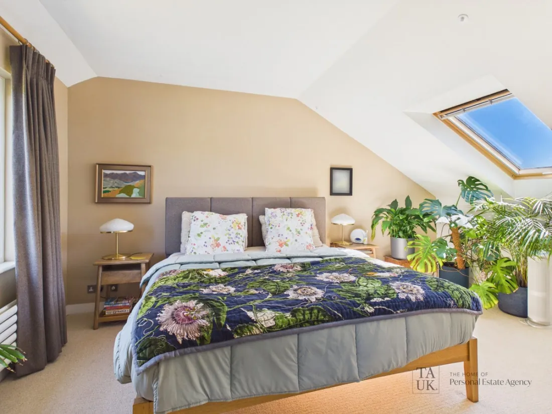 The principal bedroom with dressing room
