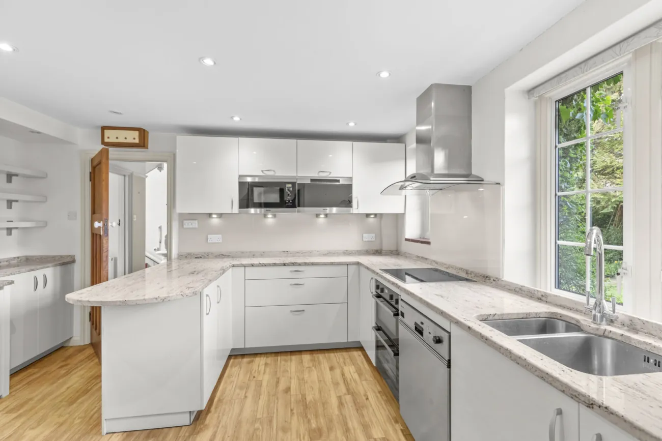 The kitchen and breakfast room with central island