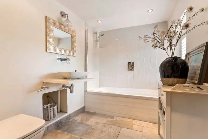 Side nook in the hall