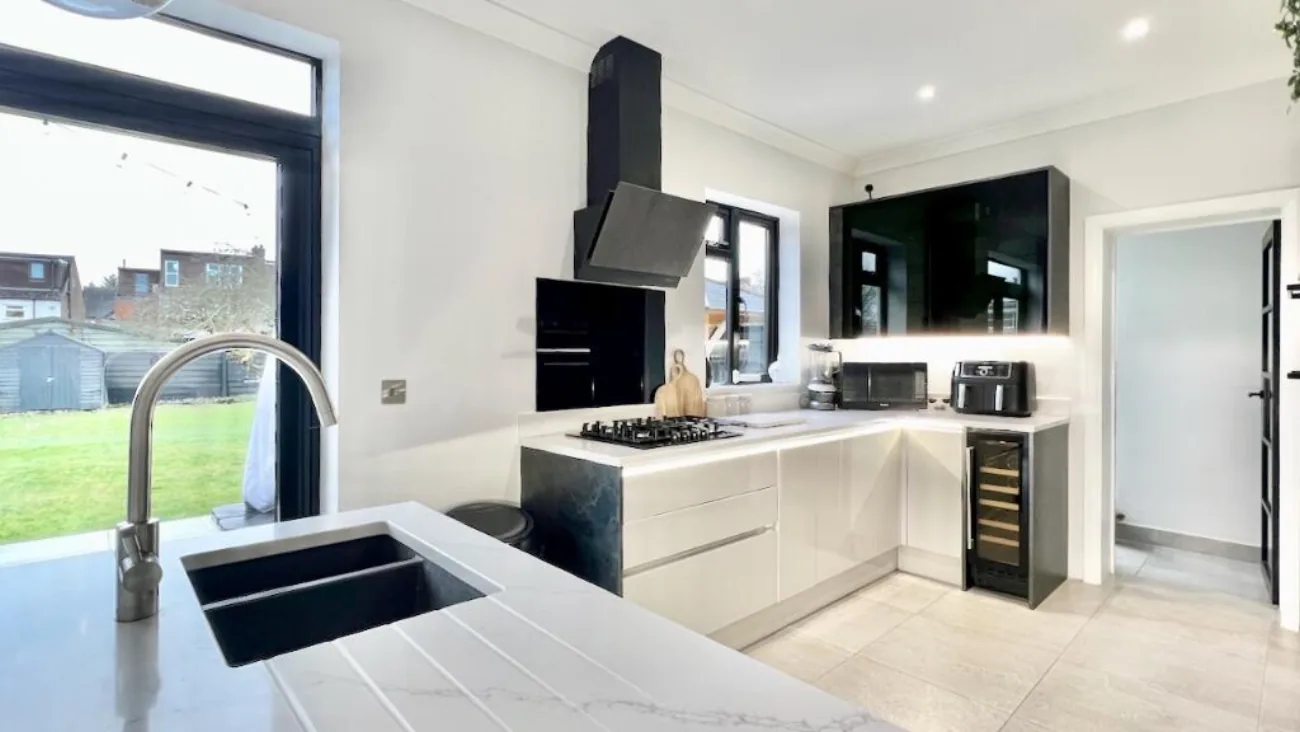 Kitchen-diner with island