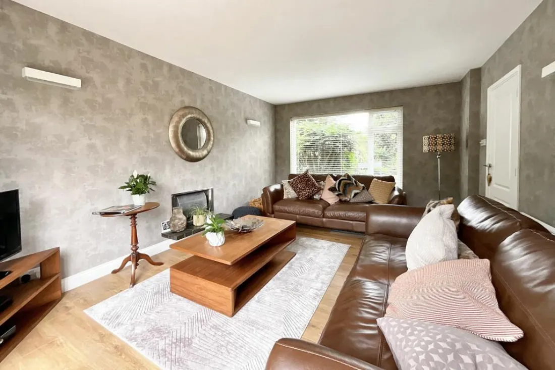 Lounge with open fireplace