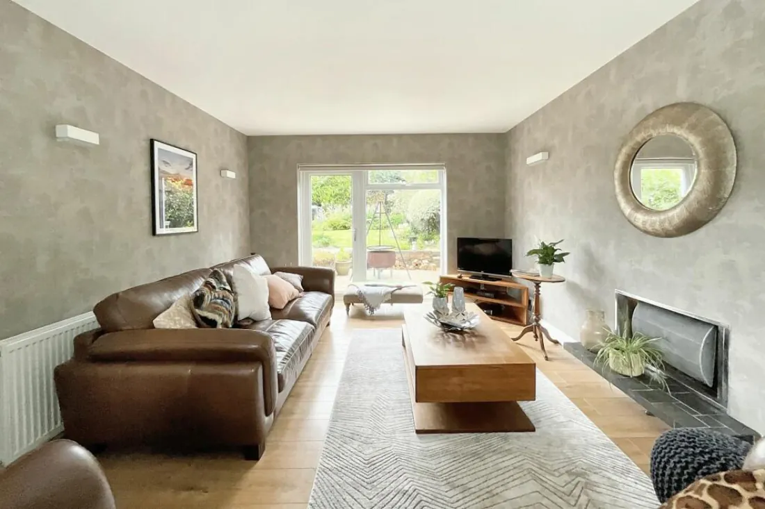 Lounge alternate view