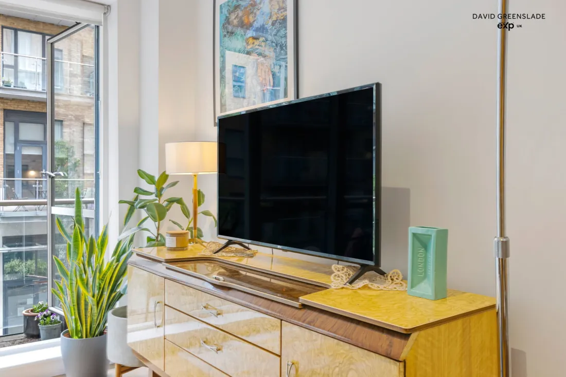 The living area arranged around a media wall