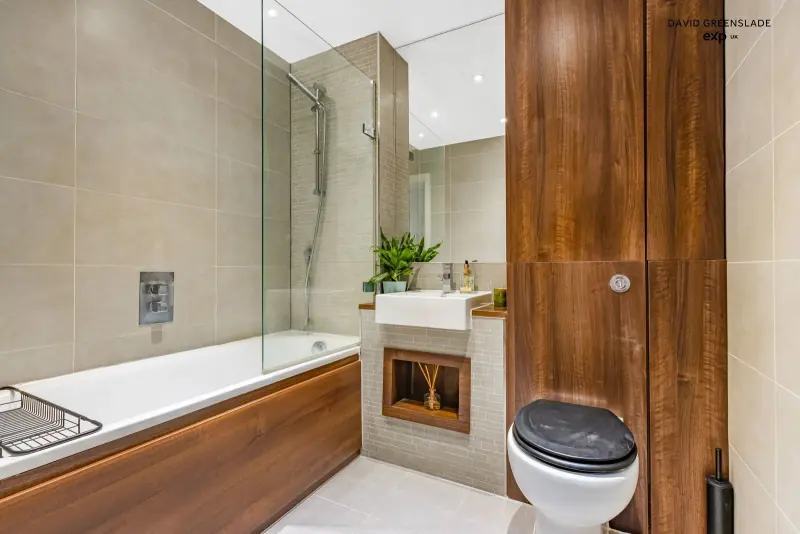 The modern three-piece bathroom