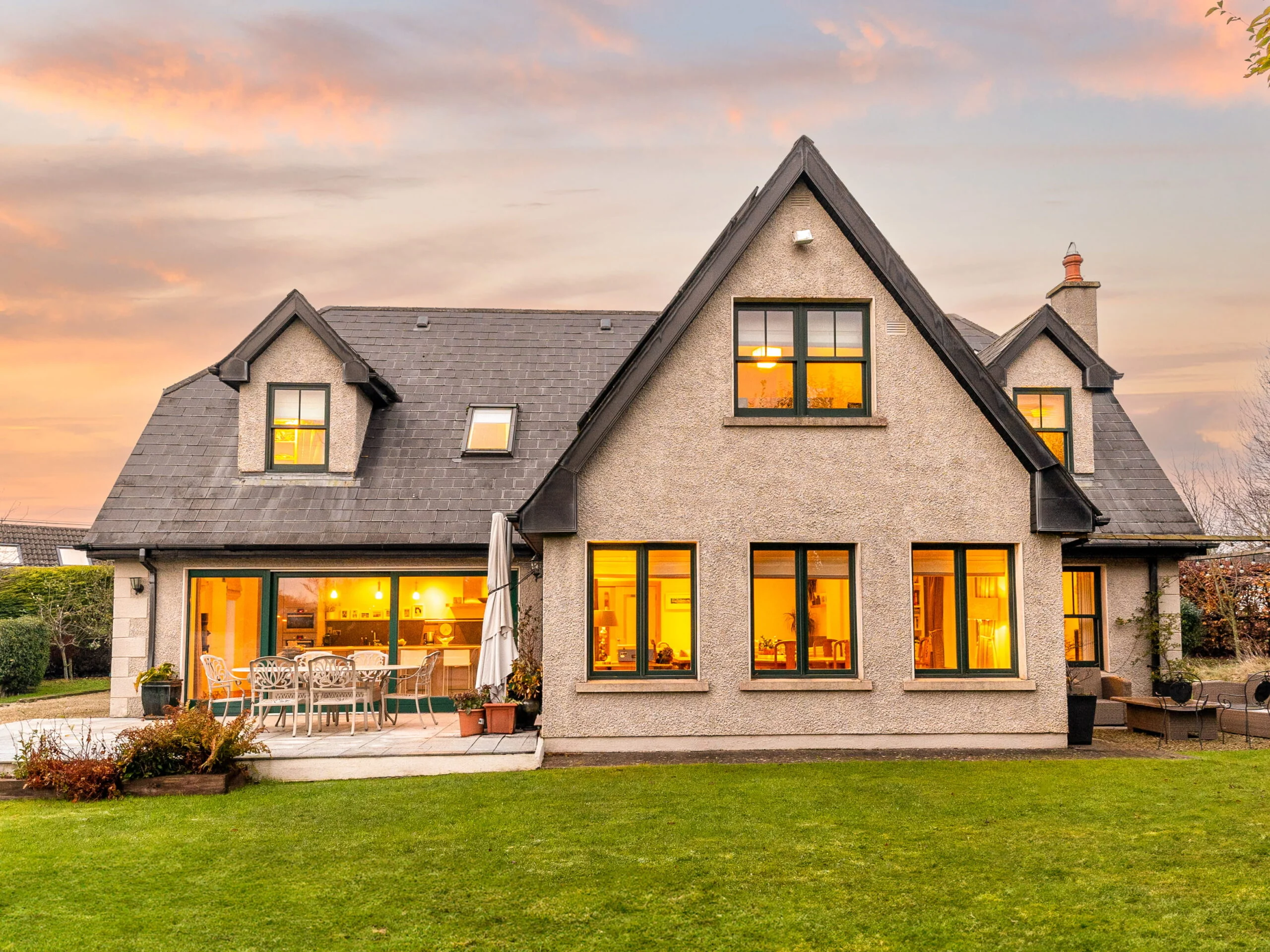 Kilbelin Lane — mature lawns and private grounds