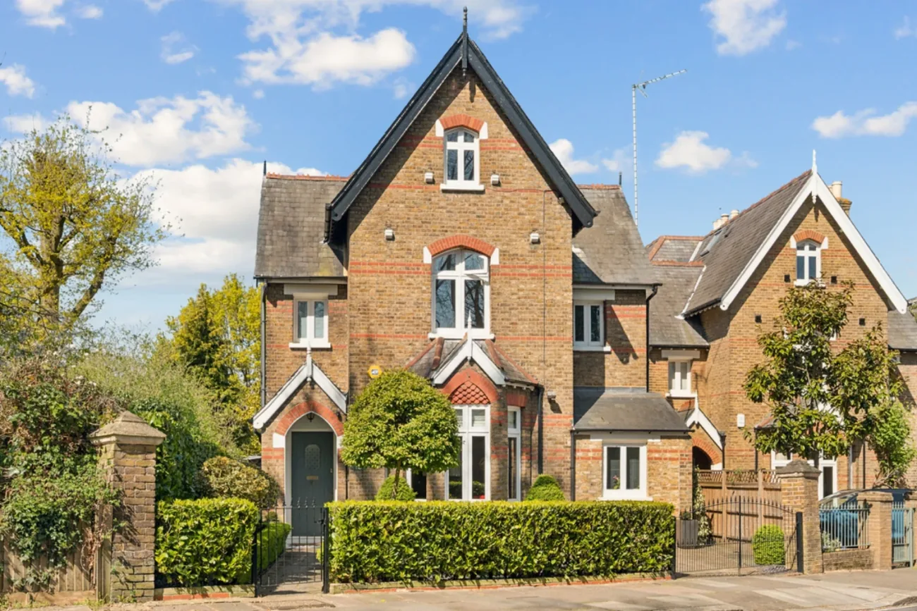 The principal Victorian elevation of Ingleby Lodge on Victoria Road