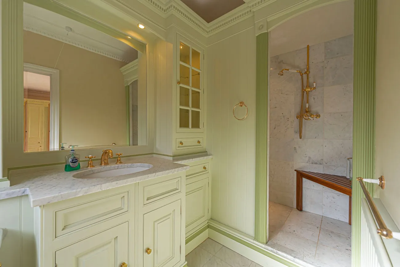 A Clive Christian en-suite.