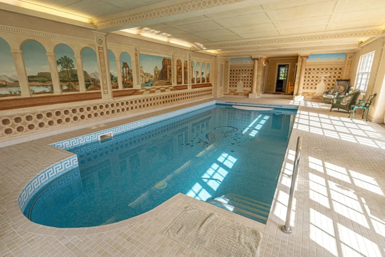 The pool at quieter light.