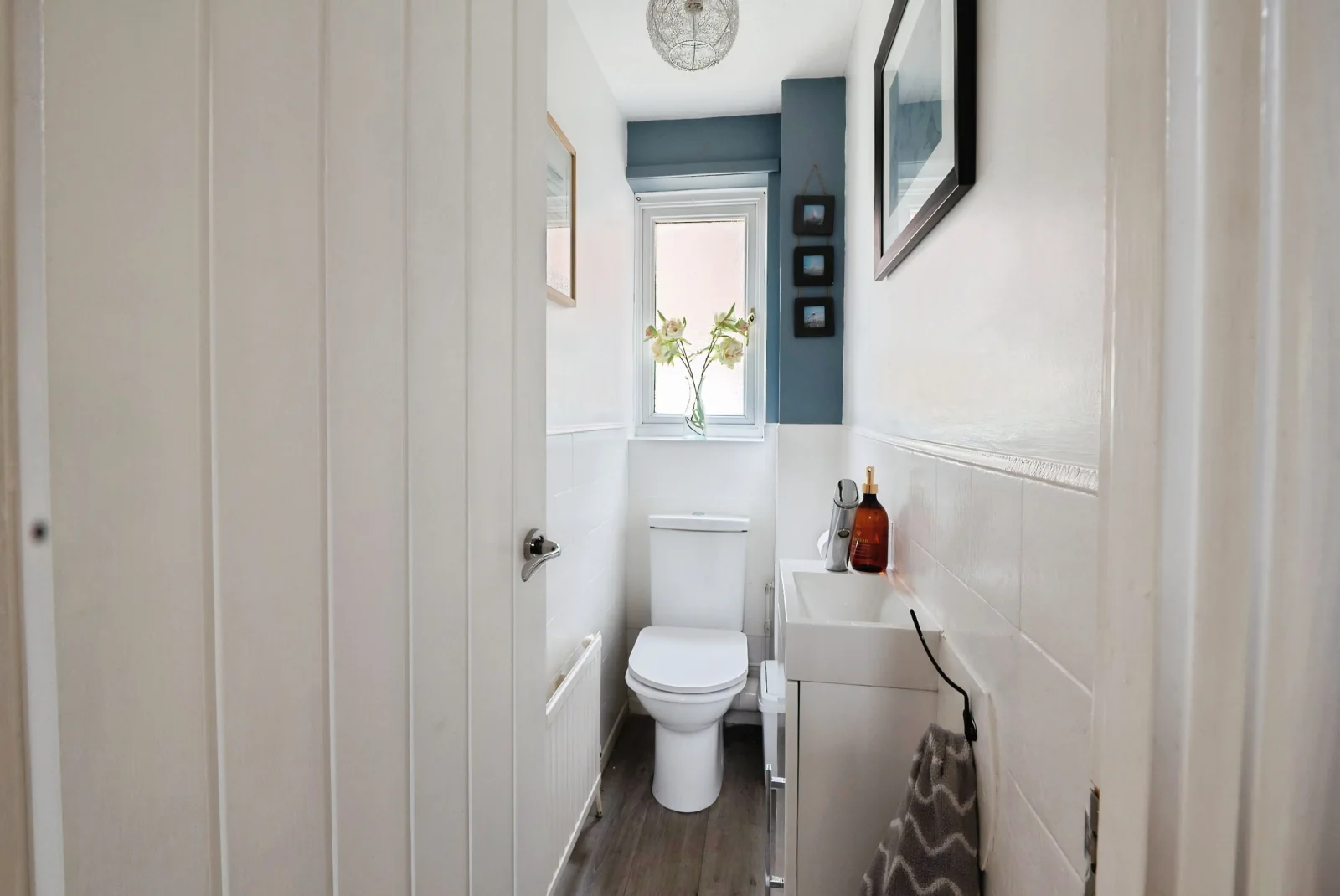 The downstairs WC