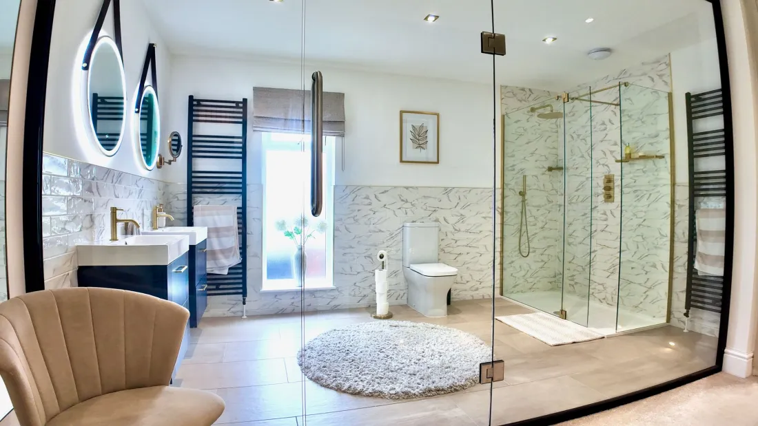 Master ensuite, twin sinks