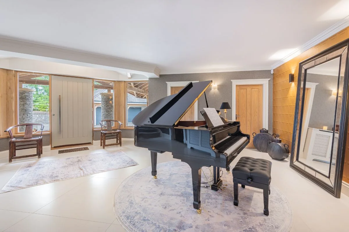 The grand hall and piano