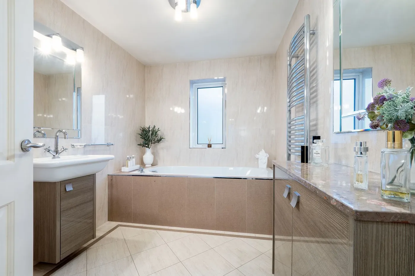 An en-suite bathroom
