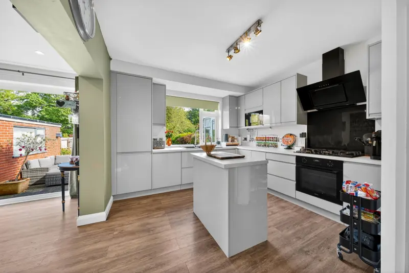 Kitchen with central island