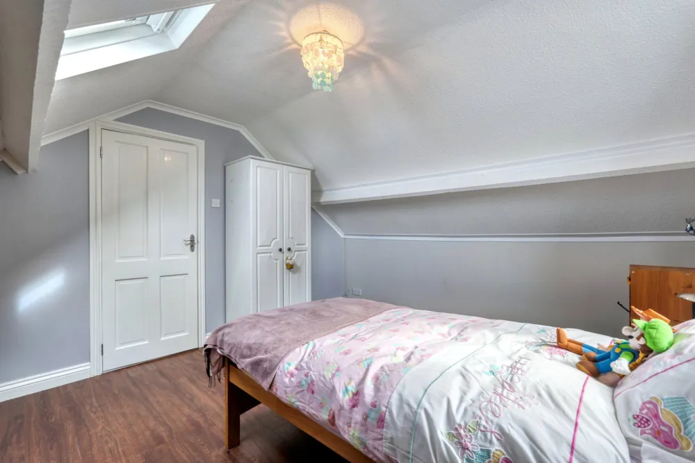 9A Scaw Road — a double bedroom