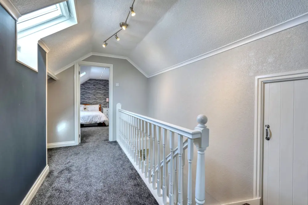 9A Scaw Road — the upper landing