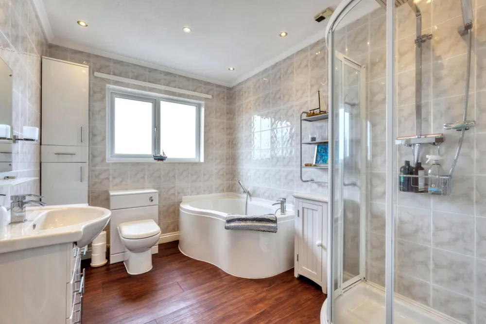 9A Scaw Road — the upper-floor en-suite