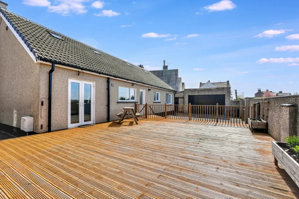 9A Scaw Road — the rear deck