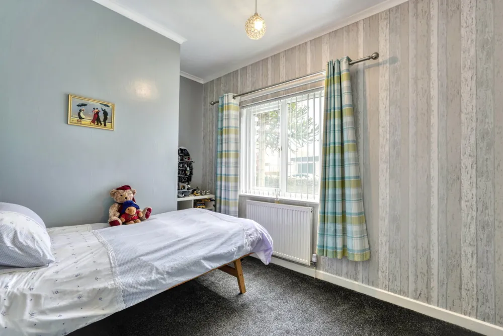 9A Scaw Road — a further bedroom