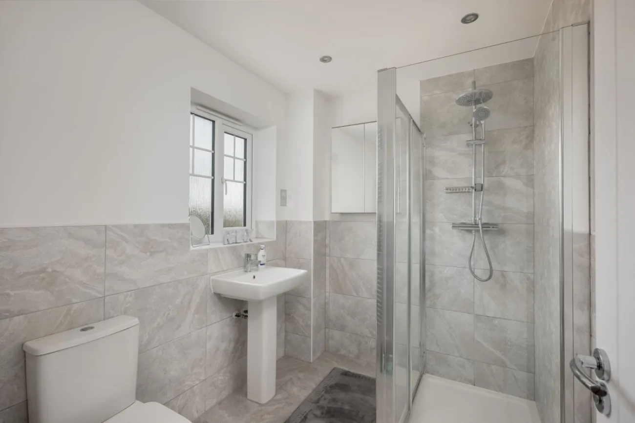 Second ensuite at Sorrel Green, Warwick.