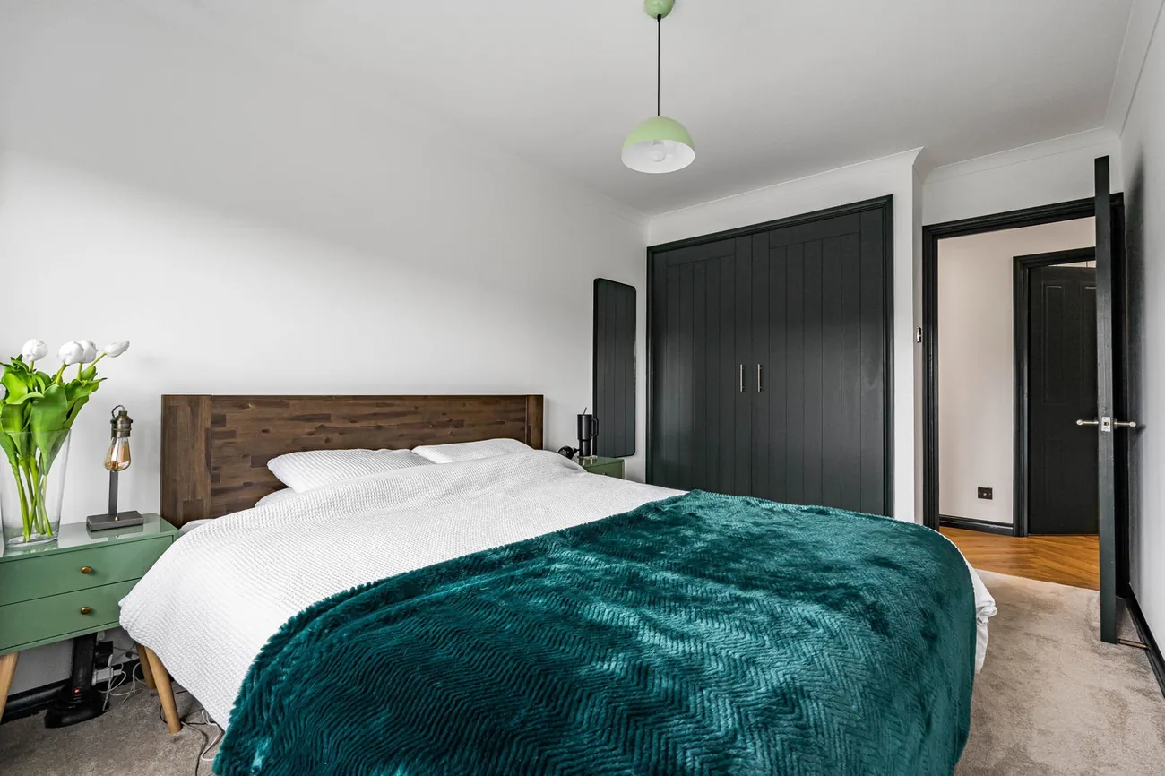 Second bedroom.