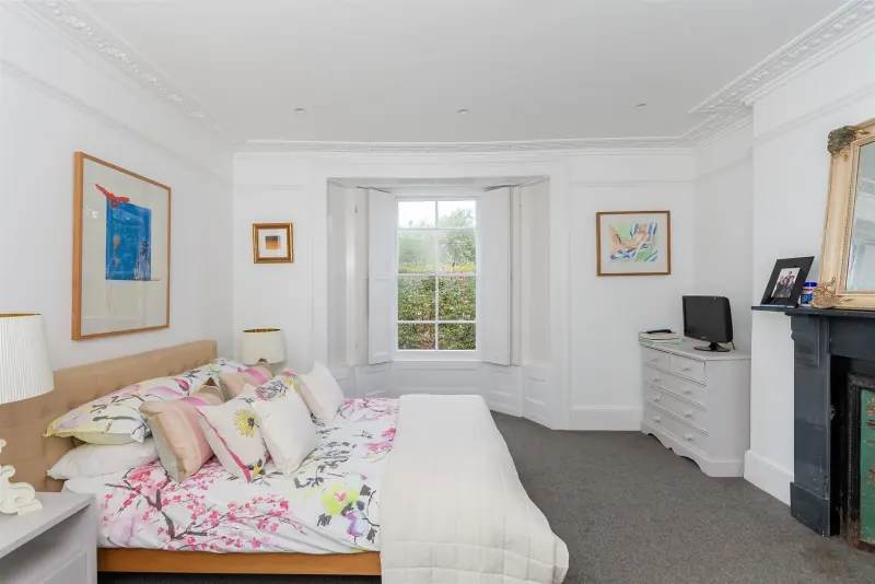 The principal bedroom.