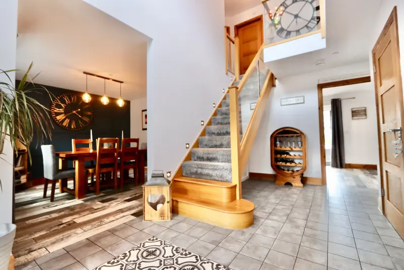 Entrance hall and staircase.
