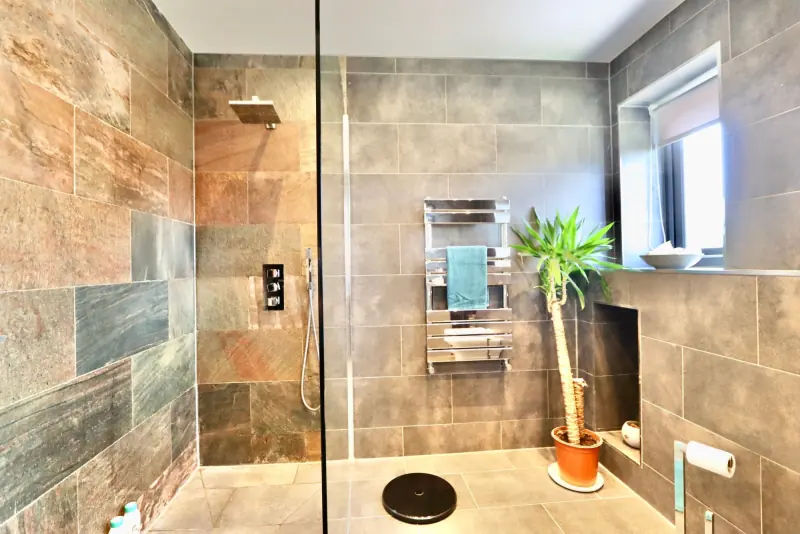 Master en-suite.