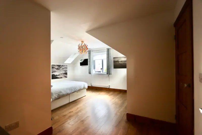 Second bedroom.