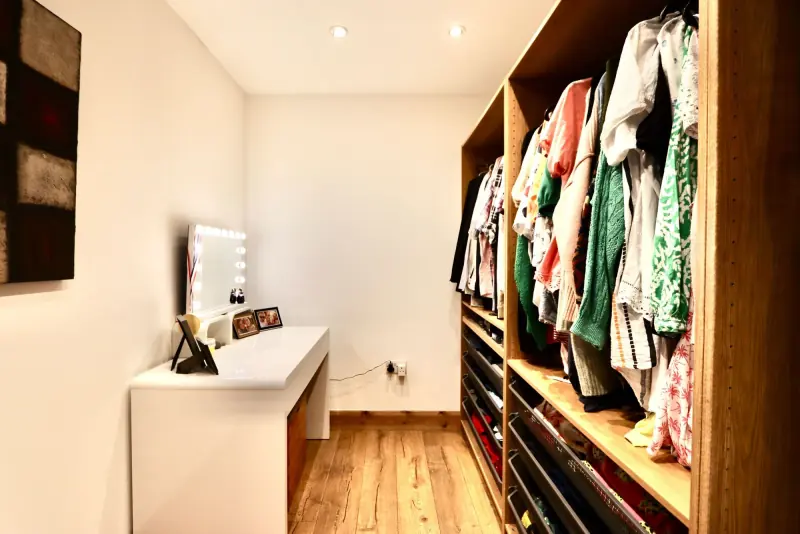 Walk-in wardrobe.